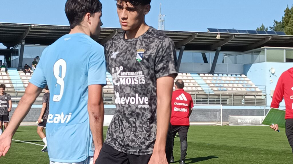 Todas las Imágenes del Partido Celta B CVC Valladares Liga Nacional Juvenil 3 Ethan Alvarez Central del Valldares y e 9 del Celta-B Fotos